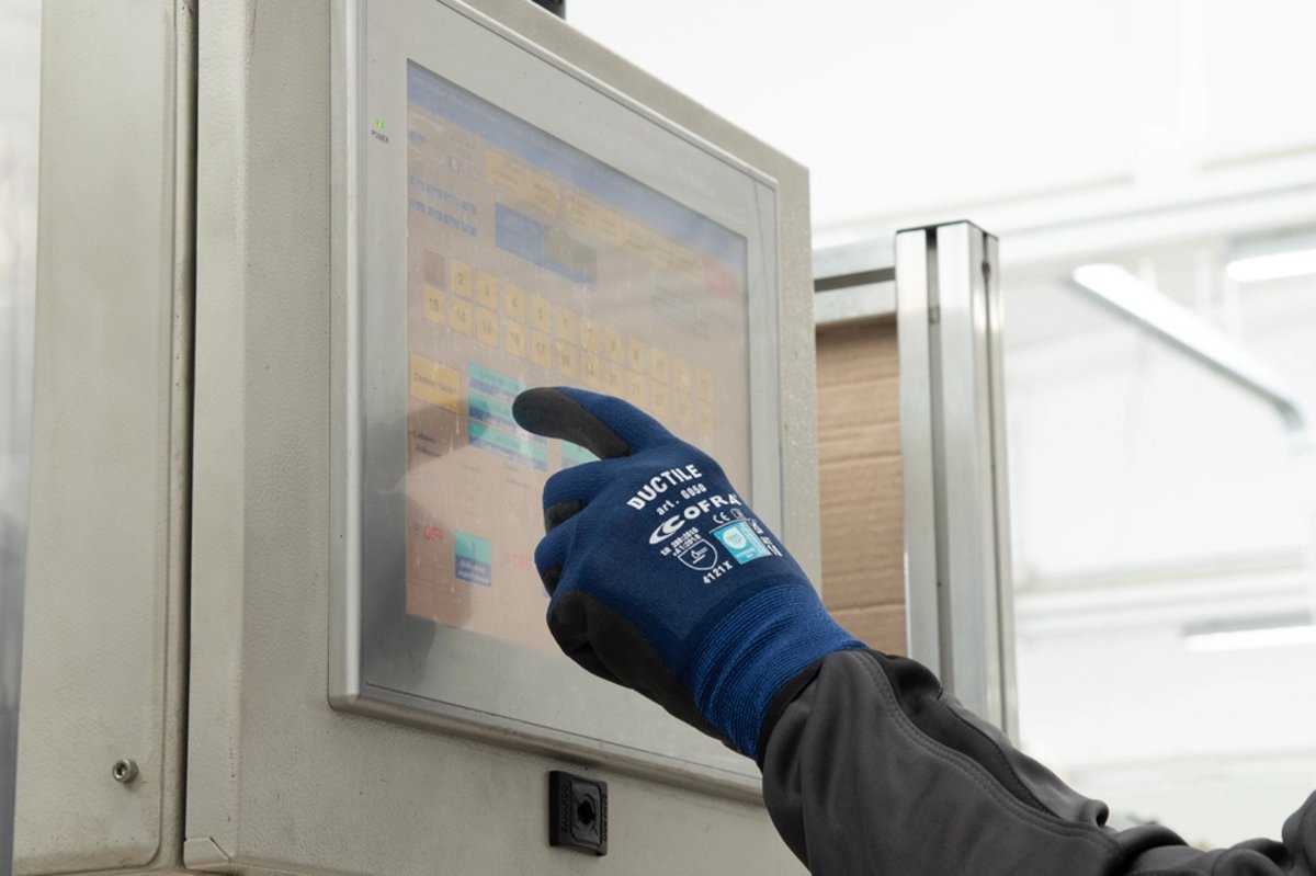Guanti da Lavoro Cofra DUCTILE in Schiuma di Nitrile, Traspiranti e Touch Screen thumbnail 3